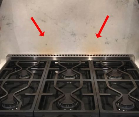 15 Pros & Cons of Quartz Backsplashes (Are They Worth It?) Quartz Backsplash Kitchen, Behind Stove Backsplash, Counter Top Stove, How To Clean Quartz, Granite Backsplash Kitchen, Quartz Countertops And Backsplash, Ikea Kitchen Inspiration, Fireplace Backsplash, Kitchen Slab