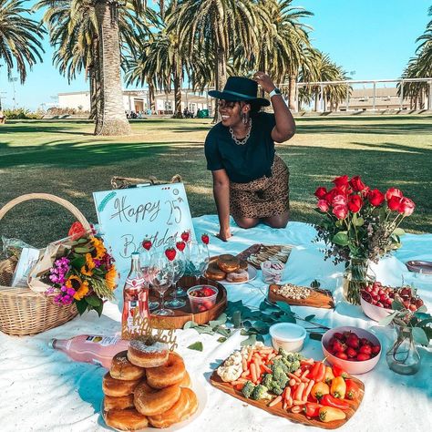 Engagement Setup, Picnic Setup, Birthday Picnic, Picnic Aesthetic, Picnic Decorations, Boho Picnic, Picnic Ideas, Dream Friends, Setup Ideas