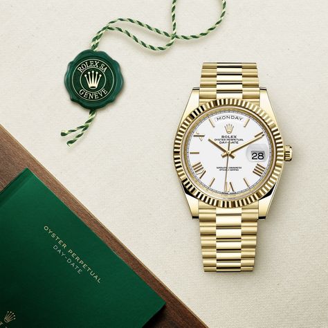 The Rolex Day-Date 40 in 18 ct yellow gold, 40 mm case, White dial,  President bracelet.  The presidents' watch. #Rolex #DayDate Rolex Watch Price, Rolex Datejust Men, Rolex Datejust Ii, Buy Rolex, Rolex Watches Women, Rolex Date, Watches Rolex, Rolex Watches For Men, Rolex Men