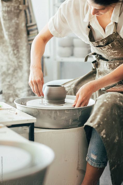 Artisans At Work, Pottery Studio Photography, Ceramist Aesthetic, Pottery Photoshoot Ideas, Throwing Wheel Pottery, Pottery Photography Ideas, Pottery Making Aesthetic, Pottery Studio Aesthetic, Pottery Photoshoot