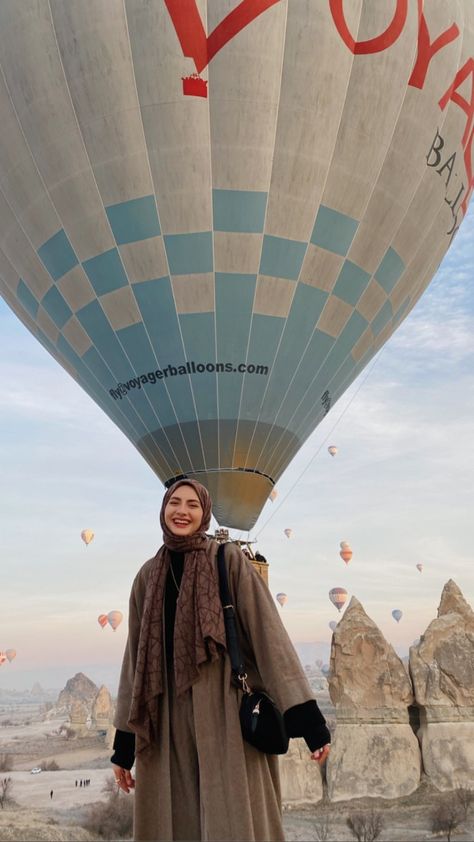 Cappadocia Turkey Outfit, Cappadocia Outfit, Winter Inspo Outfits, Outfit Ideas Hijab, Hijab Teen, Muslim Fashion Hijab Outfits, Muslim Outfits Casual, Hijabi Fashion Casual, Muslim Fashion Hijab