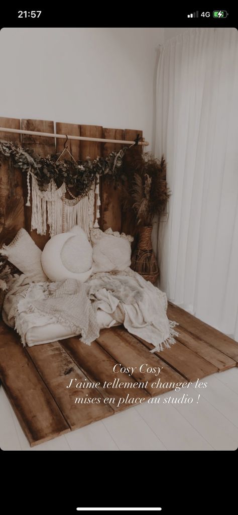 Boho Room Photoshoot, Cloth Photography Ideas Backgrounds, Boho Mini Photoshoot, Small Studio Space Photography, Indoor Photography Setup, Photography Studio Seating Area, Photography Boho Studio, Camper Photography Studio, Rustic Studio Photography