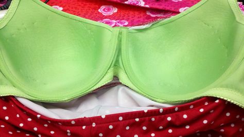 Third Shift Arts and Crafts: Experiment time: Can I sew a bra into my bathing suit? Diy Bathing Suit, Sew A Shirt, Diy Swimwear, Third Shift, Sewing Swimwear, Sewing Bras, Bra Liner, Old Bras, Diy Bra