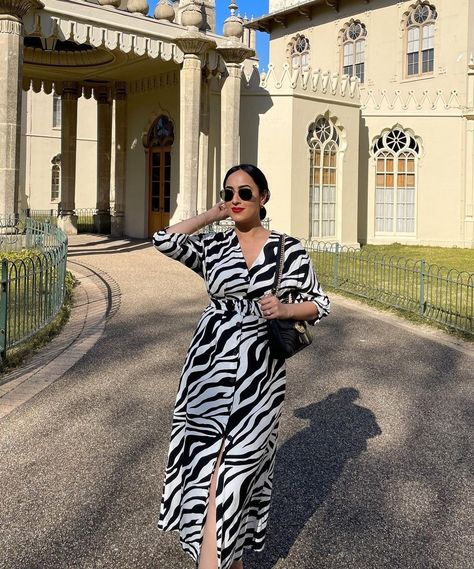 Zebra Print Outfits, Body Type Clothes, Edgy Work Outfits, Long Tunics, Casual Frocks, Saree Blouse Designs Latest, Casual Wear Women, Zebra Stripes, Casual Day Outfits