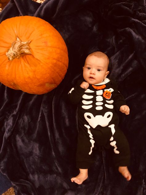 Halloween Baby Pictures, Baby Bats, Halloween Photoshoot, Halloween Baby, Halloween Pictures, Baby Photoshoot, Baby Halloween, Dia De Muertos