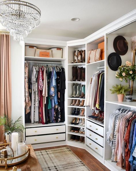 15 Closet Lighting Ideas to Brighten Any Wardrobe Closet Lighting Ideas, Master Closet Design, Corner Closet, Organized Closet, Amazing Closets, Dream Closet Design, Walk In Closet Design, Ashley Nicole, Closet Renovation