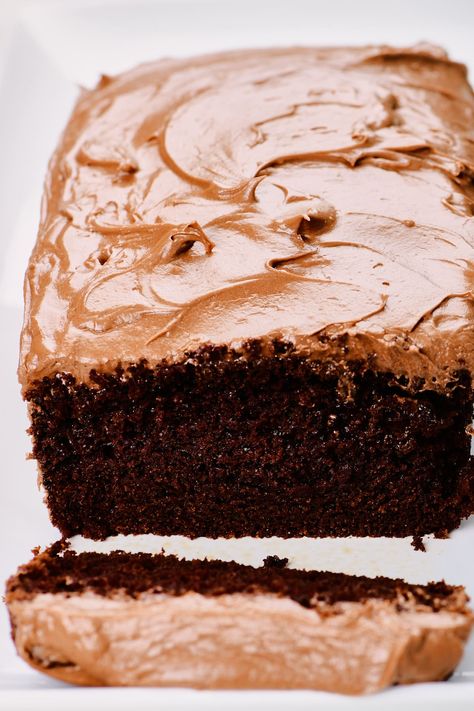 This easy chocolate loaf cake recipe is moist, tender, and delicious! No stand mixer required! Great with or without frosting! Pecan Chewies Recipe, Chocolate Loaf Cake Recipe, Chocolate Buttercream Frosting Recipe, Chocolate Loaf, Chocolate Loaf Cake, Sweet Potato Pies Recipes, Loaf Cake Recipes, Buttercream Frosting Recipe, Best Chocolate Cake