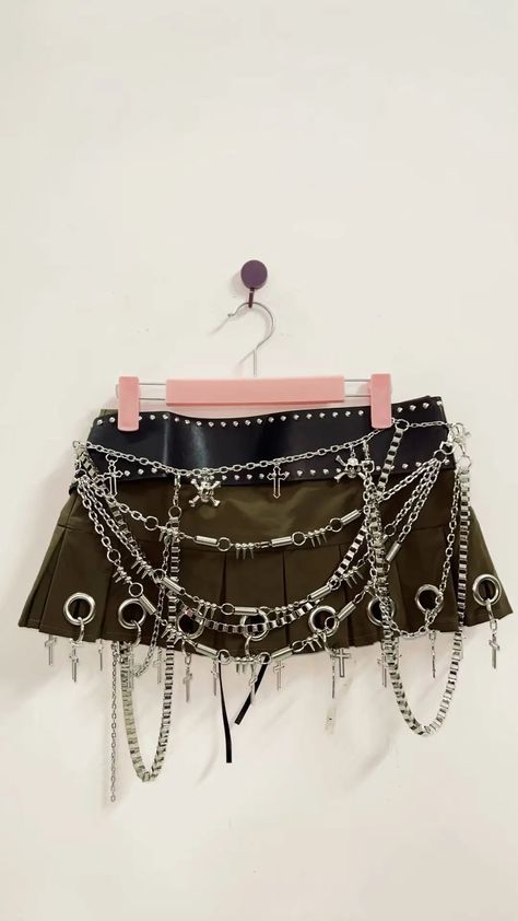 Punk Skirt Diy, Skirt With Chains, Edgy Y2k, Gothic Shorts, Punk Shorts, Mesh Mini Skirt, Punk Skirt, Chain Skirt, Harajuku Punk