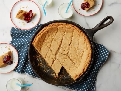 Peanut Butter Skillet Cookie Recipe | Food Network Kitchen | Food Network Peanut Butter Skillet Cookie, Skillet Cookie Recipe, Peanut Butter Dessert Recipes, Iron Skillet Recipes, Easy Skillet, Skillet Cookie, Cast Iron Skillet Recipes, Peanut Butter Desserts, Peanut Butter Cookie