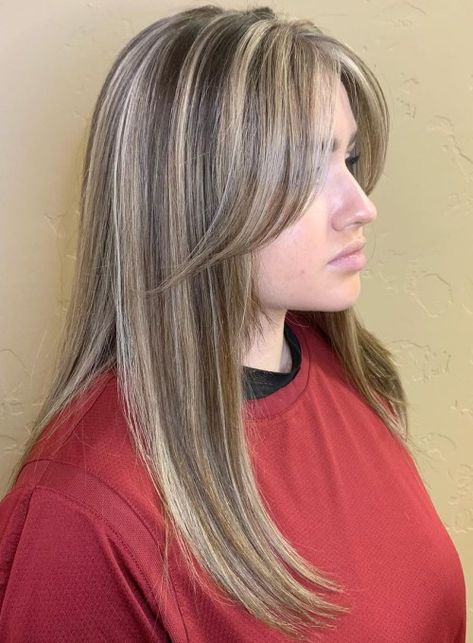 Chunky Highlights Balayage, Short Brown Hair With Highlights And Curtain Bangs, Highlights In Bangs, Blonde Highlights With Bangs, Blonde Hair With Color, 90s Highlights Hair, Blonde Highlights Bangs, Highlights Brown Hair Blonde, Highlights With Bangs