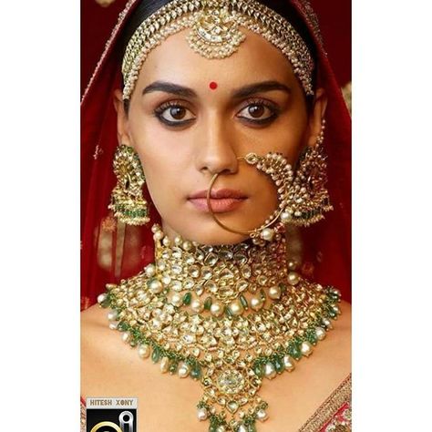 Manushi Chillar, Sabyasachi Bridal, Kundan Jewellery Bridal, Matha Patti, Indian Bridal Jewellery, Indian Bridal Jewelry Sets, Bridal Outfit, Bridal Choker, Jewel Wedding