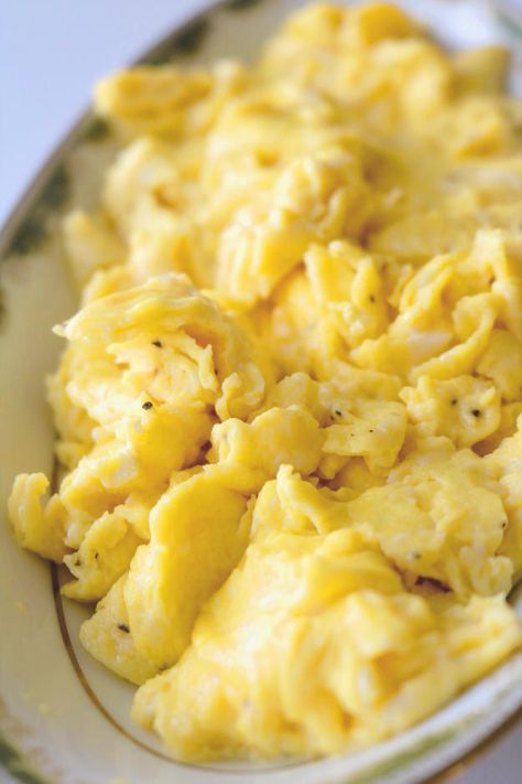 A white serving bowl of perfect cooked scrambled eggs. Best Scrambled Eggs Recipe, French Eggs, Best Scrambled Eggs, Southern Breakfast, Fluffy Scrambled Eggs, Scrambled Eggs Recipe, Mexican Breakfast Recipes, Eggs Recipe, Egg Dish