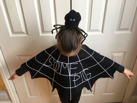 World book day. Charlottes Web cape. Spider hair. Some Pig. Charlottes Web Halloween Costumes, Charolettes Web Costumes, Charlottes Web Costume Diy, Charlottes Web Costume Ideas, Charolettes Web, Web Outfit, Charlotte Web Costume, Childrens Book Character Costumes, Web Costume