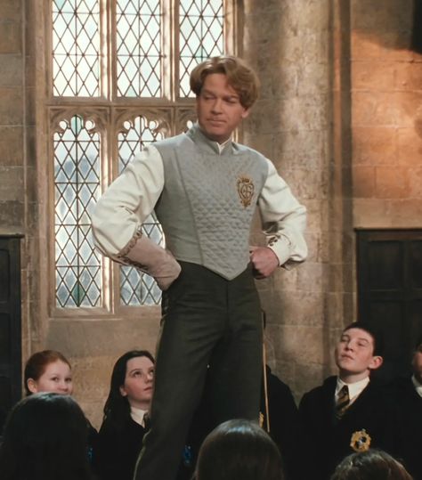 Kenneth Branagh Harry Potter, Hp Outfit, Gilderoy Lockhart, Inspi Outfit, Magic Props, Kenneth Branagh, Newt Scamander, Harry Potter Books, Hogwarts