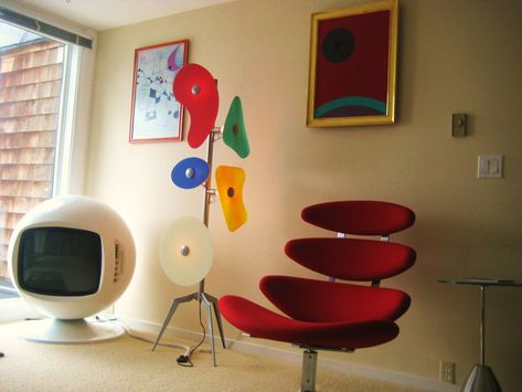 Tim Apicella Space Age Design Museum- 1961 Corona Chair, Foscarini Orbit Lamp, 1969 Keracolor TV Space Age Decor, Space Age Interior, Space Age Furniture, 70’s Decor, 60s Interior, Retro Interior Design, Fun Furniture, Interior Vintage, Retro Interior