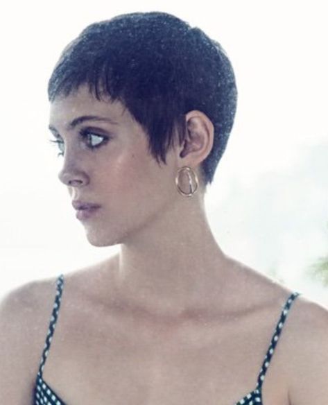 hair ideas | hair styles | very short pixie haircut black women Grunge Pixie Haircut, 60s Short Hair, Vintage Pixie Cut, Black Hair Pixie Cut, Mullet Haircut Woman, Very Short Pixie Haircut, Pixie Haircut Black Women, Very Short Pixie, Spiky Haircut