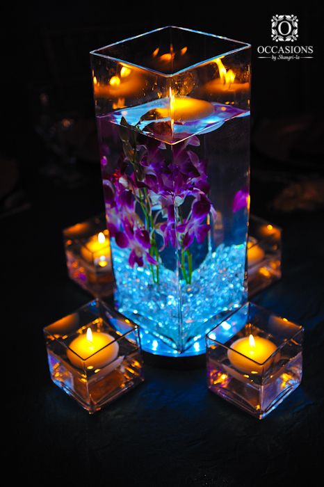 Awesome for side tables or coffee table or kitchen table...adds a little je ne c'est quoi? Tafel Decor, Peacock Wedding, Floating Candles, Purple Wedding, Decoration Table, Table Centerpieces, Wedding Centerpieces, Event Decor, Diy Wedding