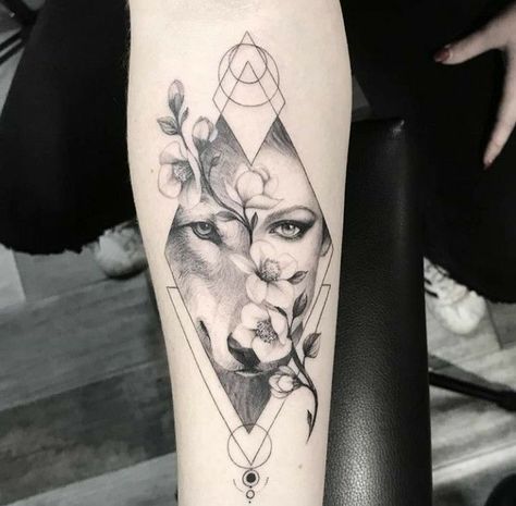 Half Wolf Half Woman Tattoo, Wolf Woman Tattoo, She Wolf Tattoo, Wolf Tattoo Ideas For Women, Wolf Tattoo For Women, Tattoo Bein Frau, Wolf Tattoos For Women, Framed Tattoo, Mommy Tattoos