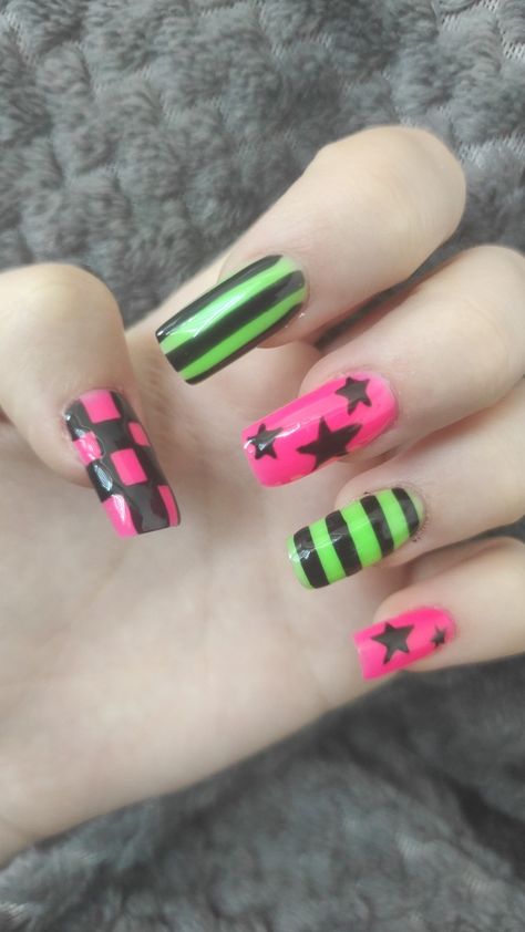 Scene aesthetic nails Pink Green Black Nails, Scene Nails Simple, Scene Nails Acrylic, Short Scene Nails, Scene Emo Nails, Neon Pink And Green Nails Acrylic, Emo Nails Short, Emo Nails Ideas, Neon Pink And Green Nails