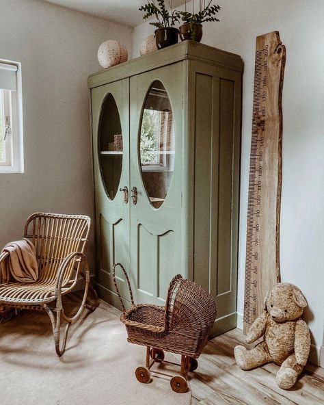 Antique Nursery Ideas, Vintage Kids Bedroom, Cottage Core Nursery, Toddler Room Ideas Girl, Vintage Baby Room, Antique Nursery Decor, Antique Nursery, Cottage Nursery, Nursery Vintage