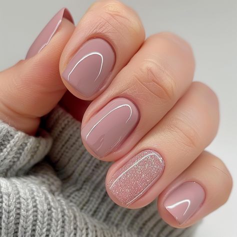 46 Iconic Short Nail Designs That'll Turn Heads Everywhere You Go Really Short Nails, Simple Fall Nails, Short Gel Nails, Simple Gel Nails, Makijaż Smokey Eye, Burgundy Nails, Shellac Nails, Nails Cute, Short Nail Designs