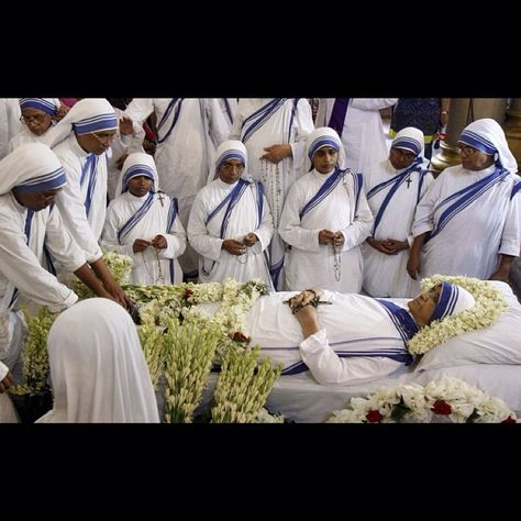 Sr. Nirmala Joshi, who succeeded Blessed Teresa of Kolkata as superior general of the Missionaries of Charity and led the order for 12 years until retiring in 2009, died early Tuesday in Kolkota at age 81. Pope Saint John Paul Ii, Missionaries Of Charity, Teresa Of Calcutta, Saint Teresa Of Calcutta, St John Bosco, St Monica, Maria Goretti, St Faustina, Saint Ann