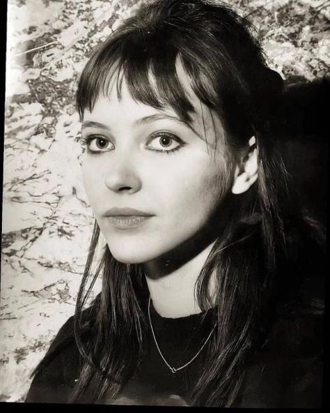 French New Wave, Baby Bangs, Anna Karina, Hair Waves, Vintage Beauty, Makeup Inspo, Style Icon, Old Hollywood, Pretty Woman