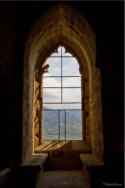 Castle Window Seat by Ursula in Aus (Away), via Flickr Castle Window Aesthetic, Castle Window, Gothic Windows, Castle Aesthetic, Hogwarts Castle, Hogwarts Aesthetic, Arched Windows, Window View, Pyrenees