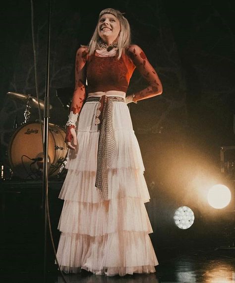 Aurora Style Singer, Aurora Outfits Singer, Aurora Singer Outfit, Aurora Concert Outfit Ideas, Aurora Concert Outfit, Aurora Outfit Singer, Aurora Aksnes Outfit, Aurora Outfit Ideas, Aurora Aksnes Aesthetic