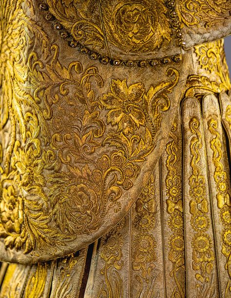 GUO PEI | GOLD CHINESE TRADITIONAL BRIDAL DRESS | GOLD: The Midas Touch | Sotheby's Guo Pei Embroidery, Chinese Couture, Peranakan Culture, Golden Wedding Dress, Champagne Wedding Dress, Chinese Fabric, Guo Pei, Gold Work Embroidery, Midas Touch