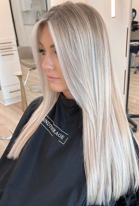 Bleach Hair Ideas, Hairstyles For Swimming, Diy Bleach, Bleach Hair, Blonde Hair Goals, Blonde Hair With Roots, Ice Blonde Hair, Perfect Blonde Hair, Bright Blonde Hair