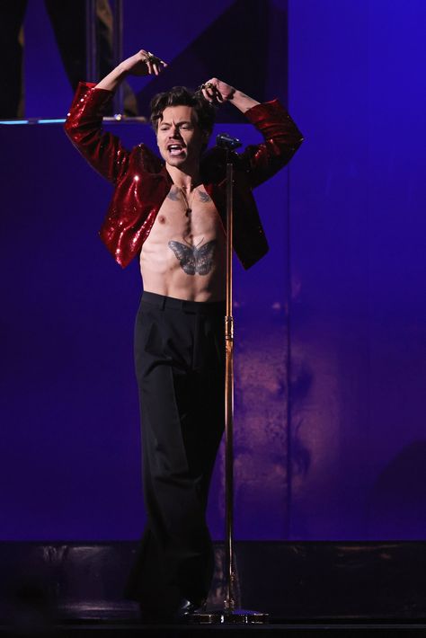 The Brits, Cut Off Shirt, Holmes Chapel, Harry Styles Cute, Brit Awards, Harry Styles Pictures, Harry Styles Photos, Styled Stock Photos, Mr Style