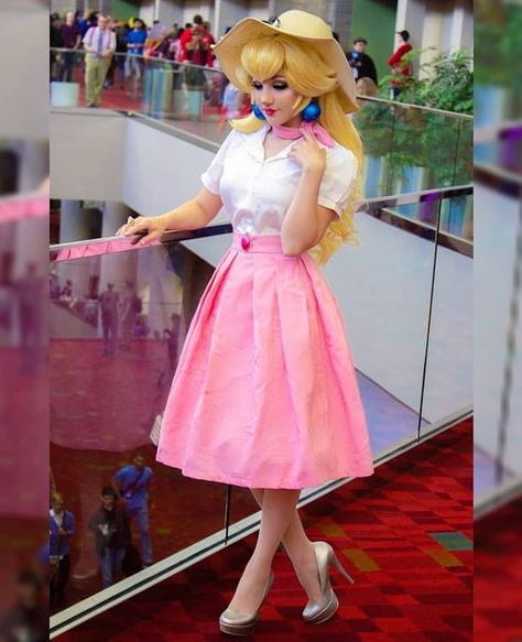 Gosh, there are so many things that need to be fixed about Peach. I tried steaming AND ironing that skirt, buy there was no getting those… Princess Peach Racing Outfit, Princesa Peach Cosplay, Princess Peach Halloween Costume, Princess Peach Halloween, Universal Outfits, Nintendo Cosplay, Princess Peach Costume, Disney Princess Makeup, Princess Peach Cosplay