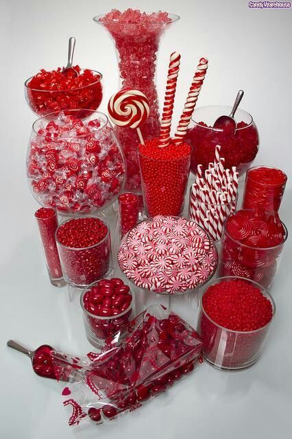 Red Candy Buffet, Buffet Dessert, Valentines Day Food, Red Party, Candy Table, Snacks Für Party, Candy Desserts, Wedding Candy, Red Candy