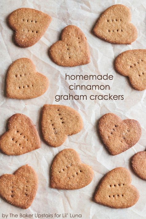 Cinnamon Graham Crackers, Homemade Crackers Recipe, Snack At Home, Homemade Graham Crackers, Homemade Crackers, Cracker Recipes, Homemade Snacks, Honey And Cinnamon, Graham Cracker