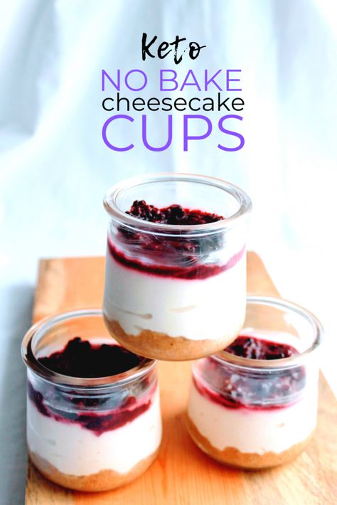 Individual no bake keto mini cheesecake cups are just the creamy dessert you've been looking for! There's absolutely no baking involved here! Great for parties and for a cool summer treat that won't heat up the house. Keen for Keto | Individual keto cheesecakes | keto mini cheesecakes | no bake keto cheesecake | keto dessert Strawberry Cheesecake Cups, Keto Strawberry Cheesecake, Dolce Poche Calorie, Desayuno Keto, Low Carb Brownies, Desserts Keto, Cheesecake Cups, Low Carb Cake, Postre Keto