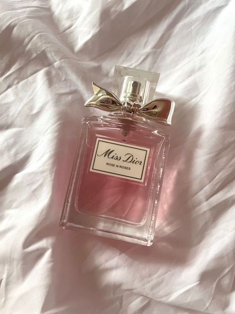 Koleksi Parfum, Her Perfume, Christmas Gifts Ideas, Dior Girl, Fragrances Perfume Woman, Perfume Collection Fragrance, Dior Perfume, Dior Makeup, Perfume Scents