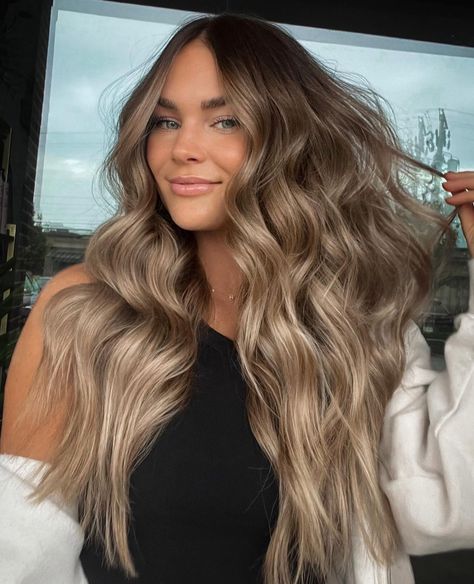 Brown And Ashy Blonde Balayage, Brown Blonde Hair Extensions, Hair Color For Lighter Skin Tone, Level 6 Root Balayage, Hair Inspo Blonde Balayage, Julia Havens Hair, Brown And Blonde Balayage Short Hair, Shoulder Length Dirty Blonde Hair, Root Melt Blonde Balayage