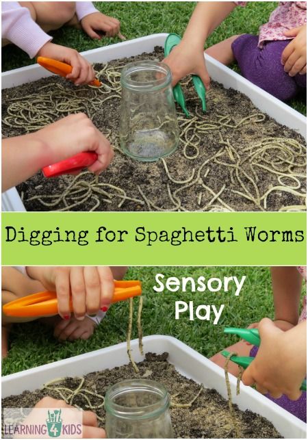 Digging for Spaghetti Worms Sensory Play -  Kids will have so much fun catching all the slippery and slimy spaghetti worms with tweezers and putting them into a jar. Worm Sensory Play, Messy Play Outdoors, Worm Sensory Bin, Bugs Sensory Play, Earthworm Activities For Kids, Outdoor Messy Play Ideas, Garden Sensory Play, Eyfs Sensory Activities, Sensory Play Ideas