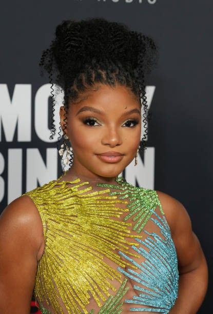 Halle Locs, Chloe And Halle Locs, Halle Bailey Hair, Dreadlock Wedding Hairstyles, Loc Updo, Chloe And Halle, Curly Weave, Chloe X Halle, Big Box Braids Hairstyles