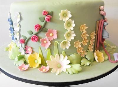 70th Birthday Cake with English Country Garden 60th Cake, Garden Birthday Cake, Garden Party Cakes, Fairy Garden Cake, Fairy Birthday Cake, Mum Flower, 70th Birthday Cake, 10 Birthday Cake, 80 Birthday Cake