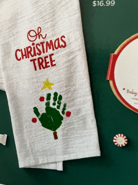 Christmas Diy Baby, Flour Sack Towels Crafts, Rainy Day Activities For Kids, Christmas Diy Kids, Diy Kids Art, Christmas Art For Kids, Tea Towels Diy, Homemade Tea, Christmas Gifts For Parents