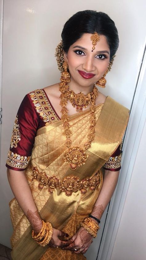 Gold Colour Saree Blouse Designs, Gold Colour Saree Contrast Blouse, Gold Saree With Contrast Blouse, Golden Saree With Contrast Blouse, Gold Colour Saree, Golden Saree Blouse Designs, Golden Sarees, Mango Mala Jewellery, Pastel Saree