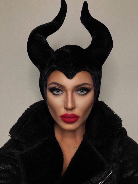 Maleficient Makeup, Maleficent Costume Diy, Makeup Ideas Halloween, Maleficent Halloween Costume, Witch Fancy Dress, Maleficent Makeup, Maleficent Halloween, Classy Halloween Costumes, Maleficent Costume