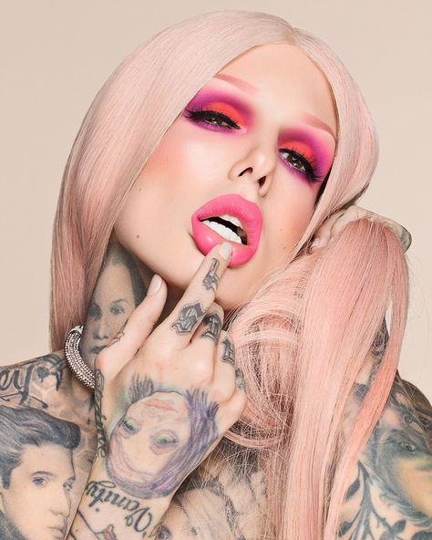 Jeffree Star Instagram, Fashion Magazine Photos, Burlesque Fashion, Lipstick Photos, Tattoed Girls, Candy Floss, Root Canal, Jeffree Star Cosmetics, Bold And The Beautiful