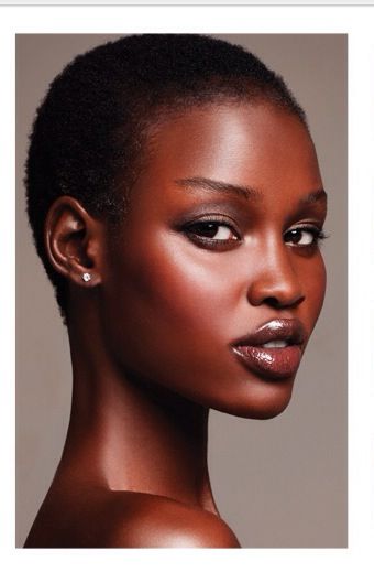 Gorgeous glowing skin in earthy tones - wedding makeup for black/African American women Wedding Makeup For Brown Eyes, Natural African American Hairstyles, Black Skin Care, Dark Skin Beauty, Dark Skin Women, American Woman, Makati, Natural Makeup Looks, African Beauty