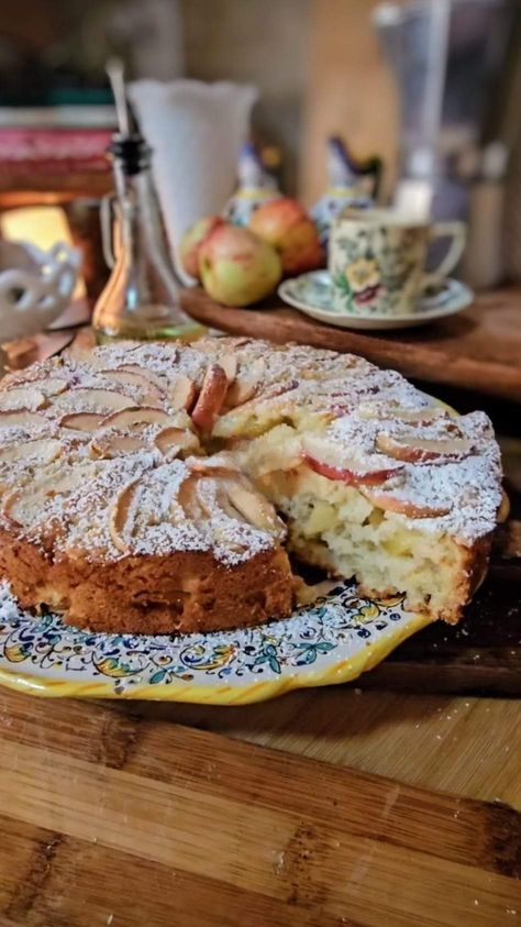 Italian Fruit Cake, Italian Apple Desserts, Fall Italian Desserts, Italian Apple Cake Recipe, Italian Apple Cake, Italian Almond Cake, Easy To Make Cake, Apple Torte, Apple Cake Recipe Easy