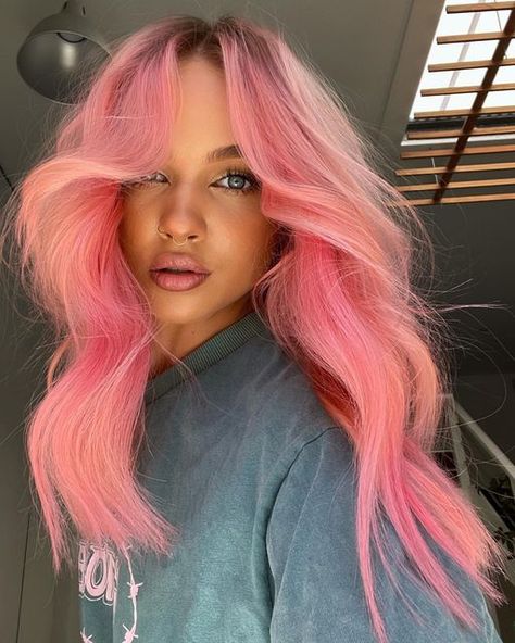 Belinda Lee, Dramatic Hair Colors, Hot Pink Hair, Pretty Hair Color, Hair Inspiration Color, Hair Inspo Color, Hair Envy, Artist On Instagram, Pink Lips