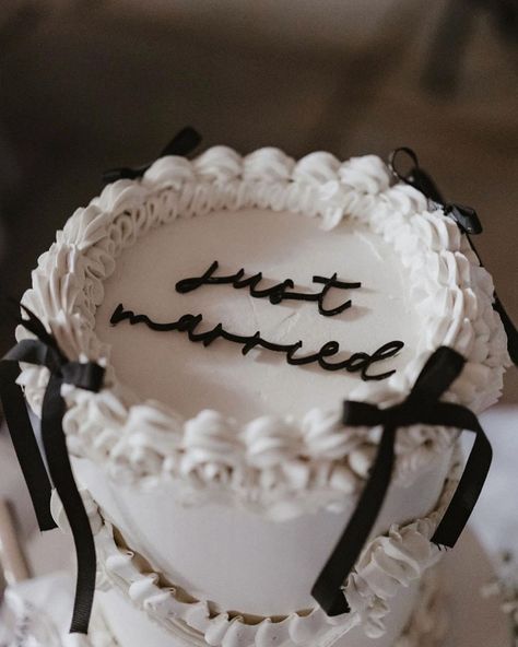 If monochrome is your wedding vibe, you’re going to want to swipe 🤩👉🏼 Bold fonts and textured card set the tone for a modern and sophisticated affair with our Calypso design 🖤 • • • All lifestyle images via Pinterest 📸 #2024bride #2025bride #bridetobe #bride2024 #bride2025 #weddingstationery #weddingstationary #weddingstationerydesign #weddinginvitations #weddinginvitation #weddinginvites #weddinginspo #weddinginspiration #savethedate #weddingdecor #weddingplanning #weddingtrends #wedding... Just Married Cake, Bridal Dinner, Vision 2024, School Cake, Cake Templates, Cupcake Charms, Lifestyle Images, Christmas Sprinkles, Cake Sizes