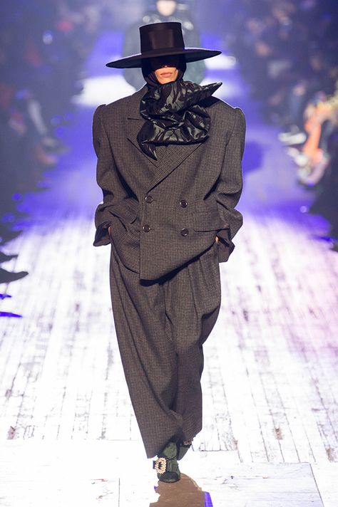 marc jacobs, fall 2018 fashion week, 80s power dressing trend Zoot Suit, Marc Jacobs Dress, Power Dressing, 1980s Fashion, The Villain, 80s Fashion, Mode Inspiration, Costume Design, Look Fashion